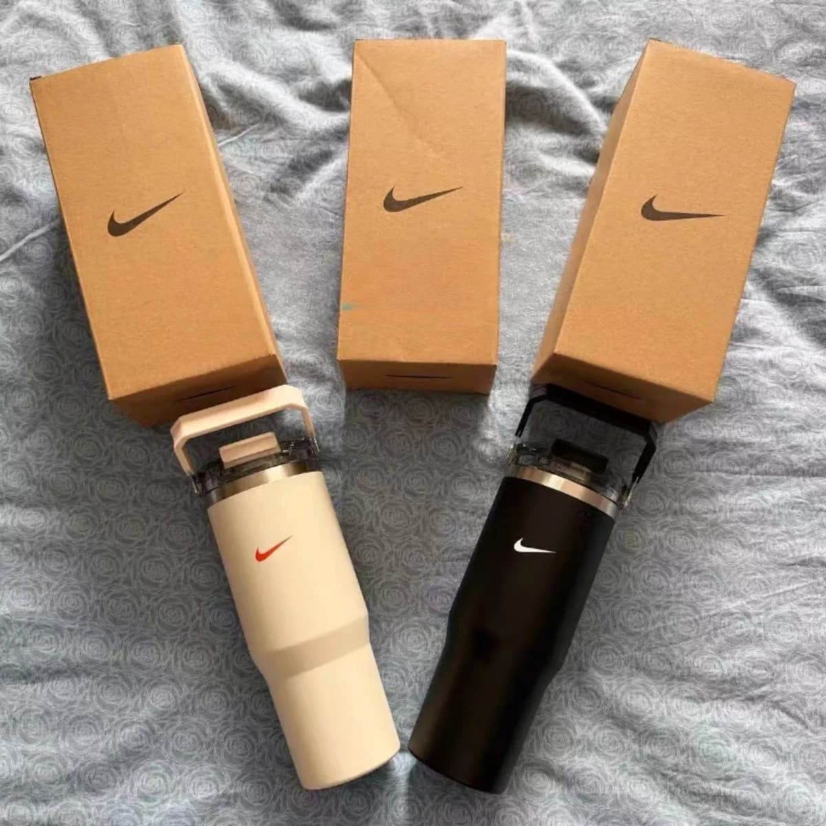 Спортивная термокружка-бутылка Nike большого объема (с двойным горлышком и ручкой)